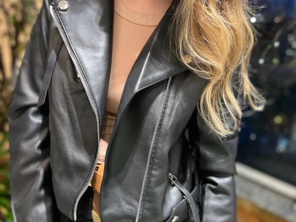 Por que o couro nunca sai de moda? Aprenda sobre jaquetas e tops de couro